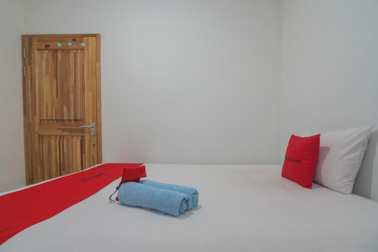 Reddoorz Near Gajah Mada Pontianak Hotel Luaran gambar